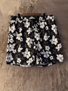 Amazon Essentials Swim Board Shorts  Men’s Size XL Black & White Floral Print
